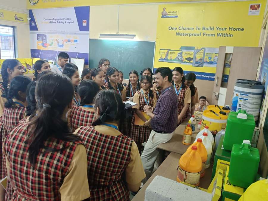 Students exploring the COE lab